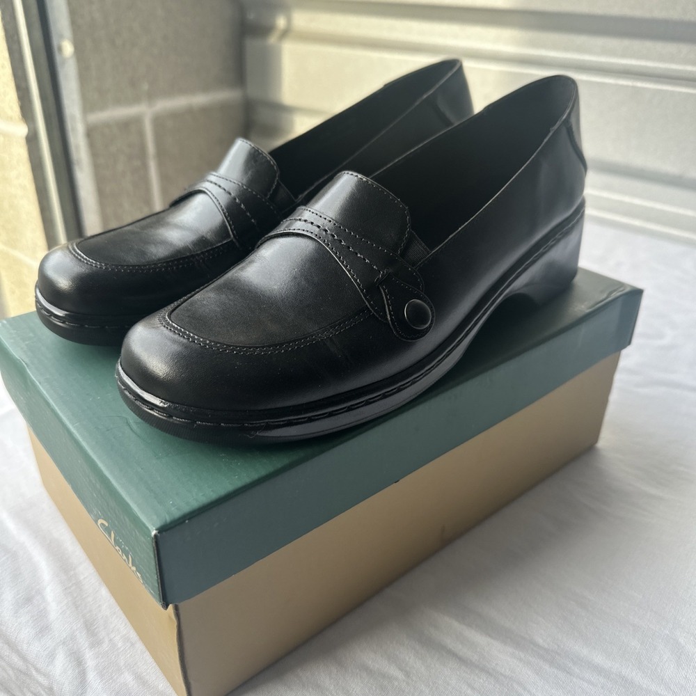 clark black leather lofers womens shoes. Size 10
